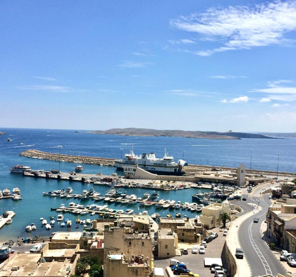 Seafront Apartment With Balcony Overlooking Marina Għajnsielem Exterior foto